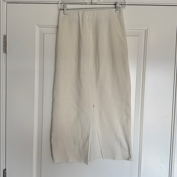 Zara Cream Pencil Skirt - Picture 2 of 4